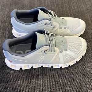 LIKE NEW: On Cloud 5 running shoes in surf/pebble, size 8.
